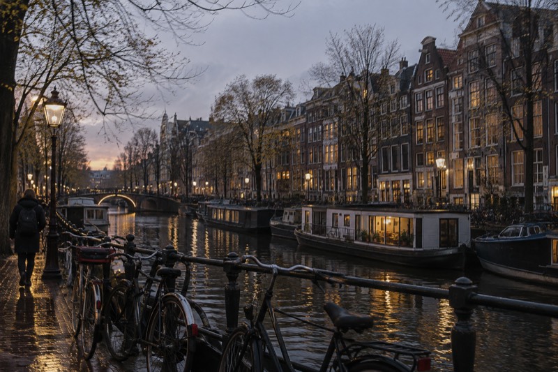 14 Days, Ends In Paris